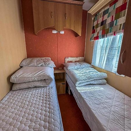 Superb Caravan By The Seaside In Kessingland, Suffolk Ref 90040Sg Benacre 外观 照片